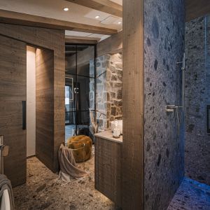 Badezimmer in der Suite Mountain View im Hotel Bergkristall Hippach