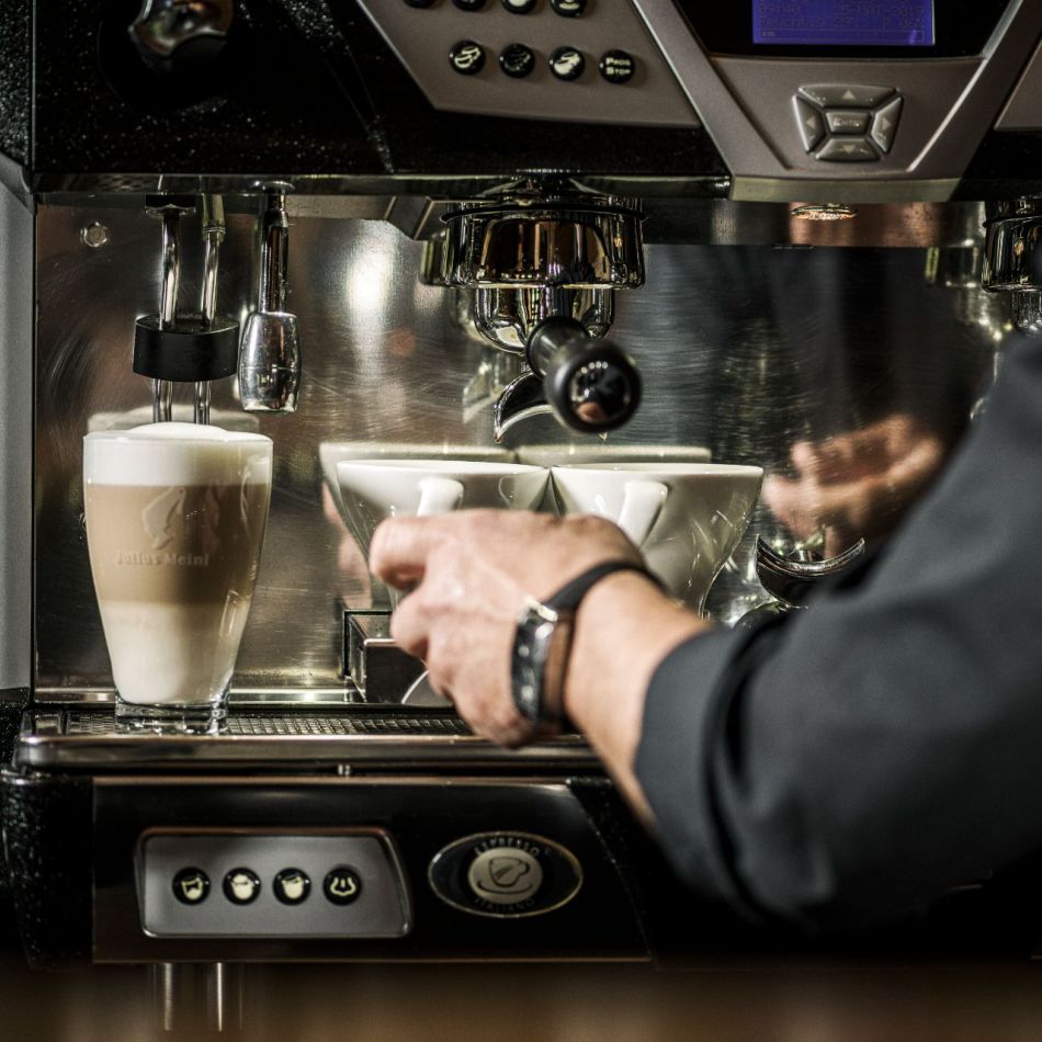 Kaffee an der Hotelbar im Hotel Bergkristall Hippach