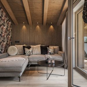 Wohnbereich in der Suite Mountain View im Hotel Bergkristall Hippach
