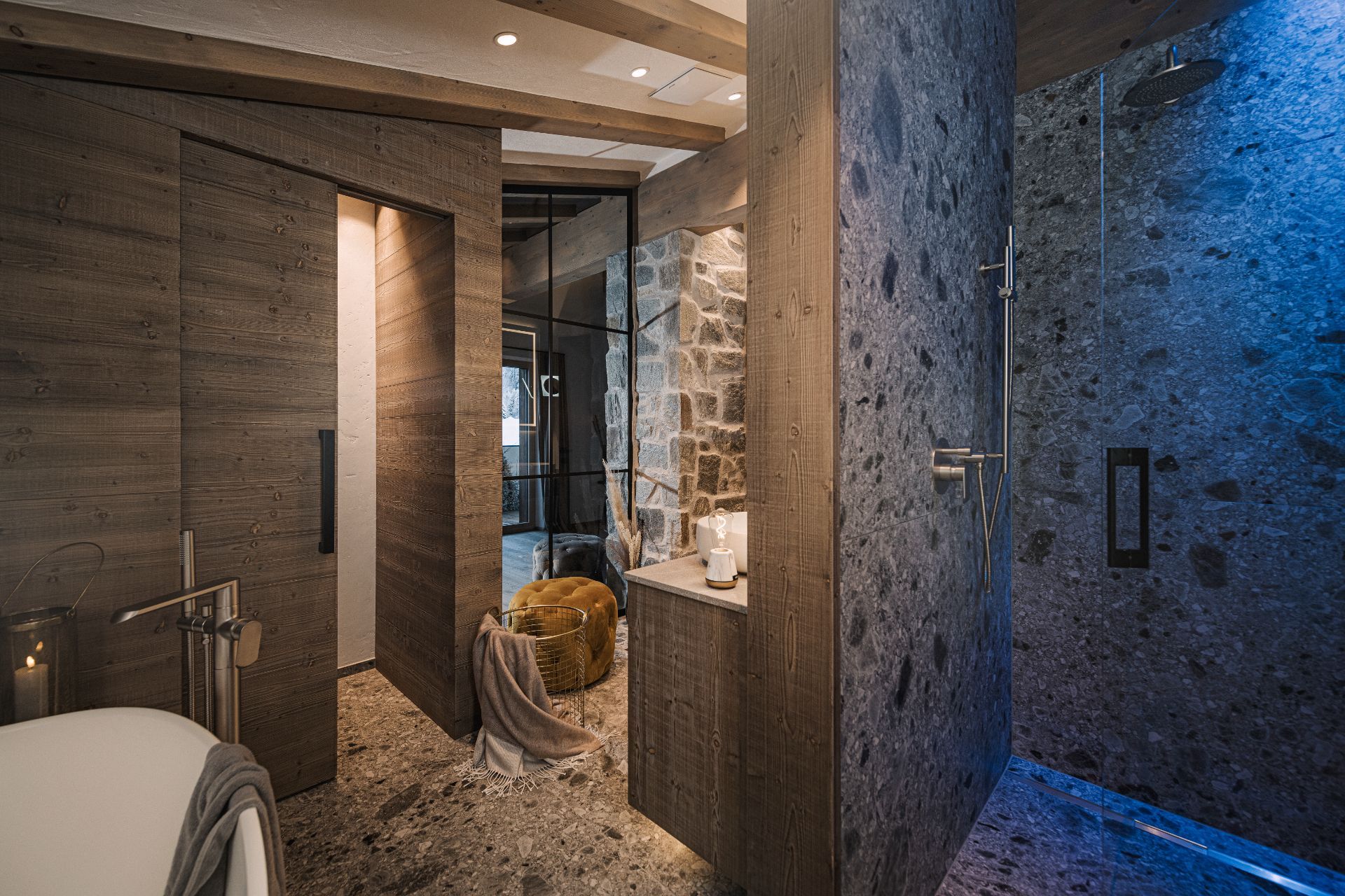 Badezimmer in der Suite Mountain View im Hotel Bergkristall Hippach
