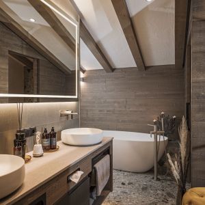 Badezimmer in der Suite Mountain View im Hotel Bergkristall Hippach