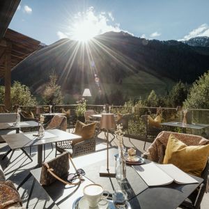 Sonnen-Terrasse im Hotel Bergkristall Hippach