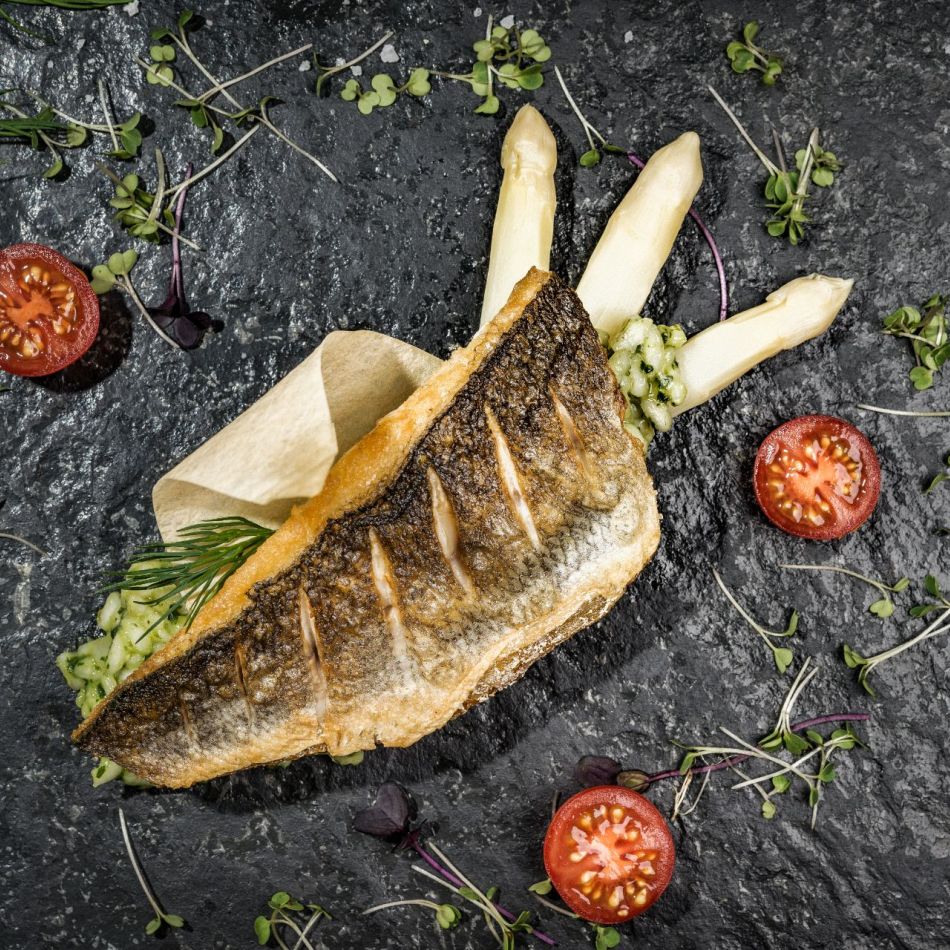 Kulinarische Fischspezialität mit Spargel im Hotel Bergkristall Hippach