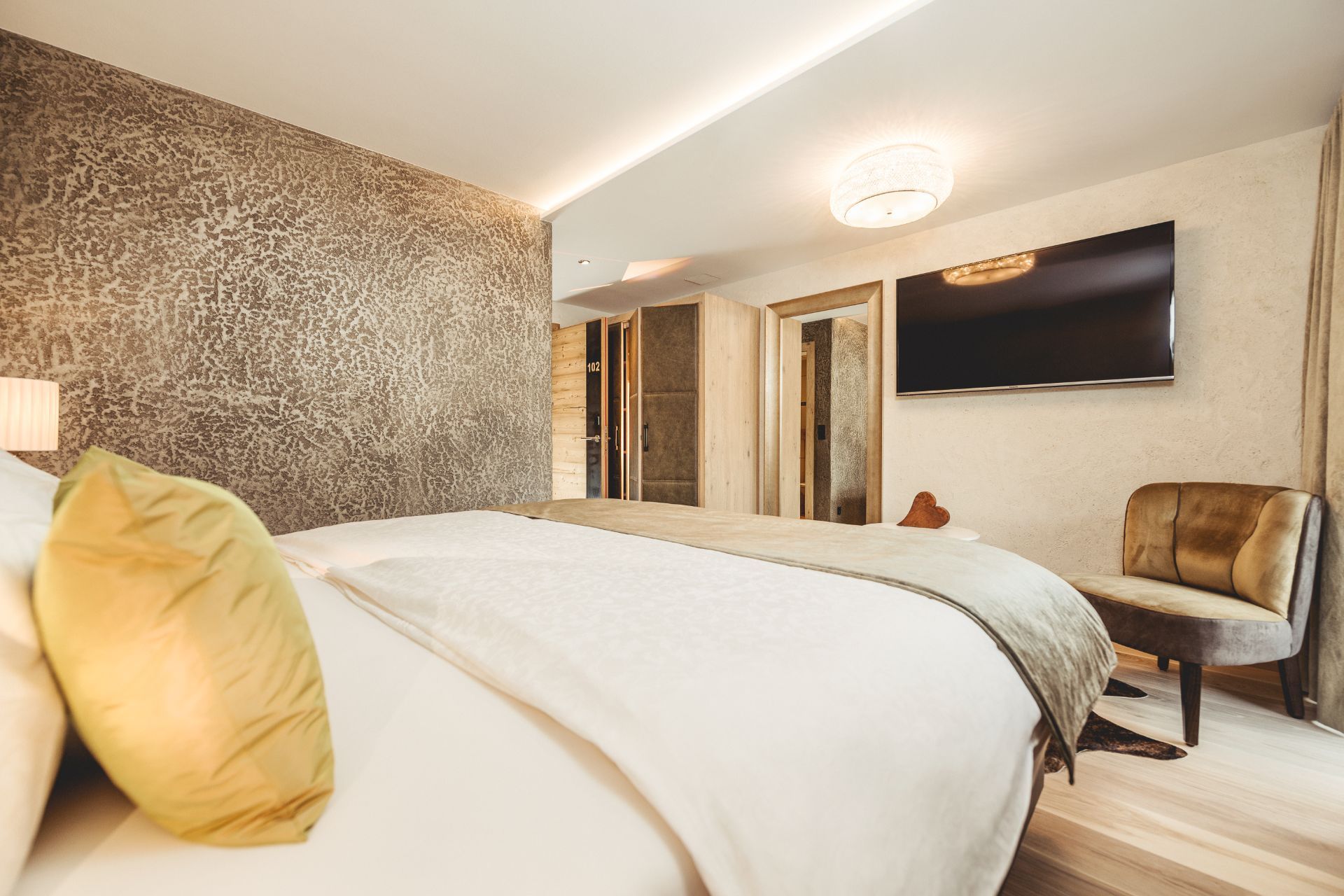 Doppelbett im Doppelzimmer Kristall im Hotel Bergkristall Hippach