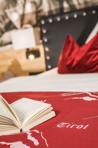 Doppelbett im Doppelzimmer Tirol im Hotel Bergkristall Hippach