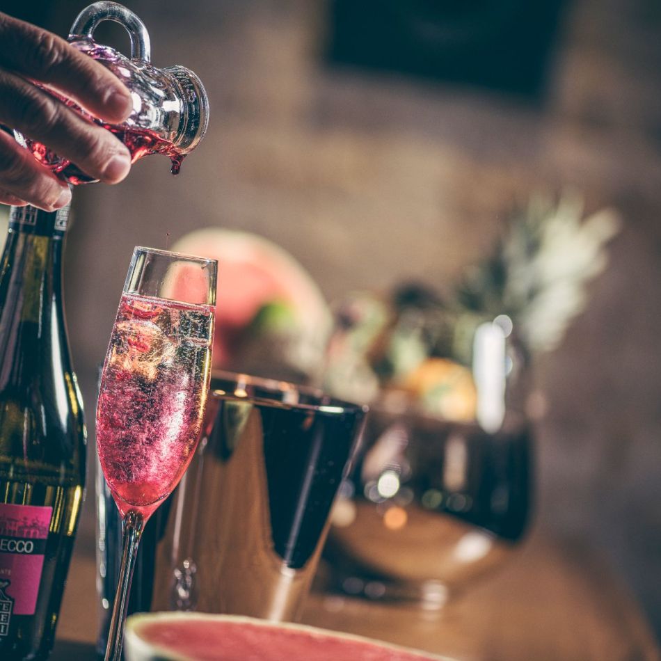 Sekt an der Hotelbar im Hotel Bergkristall Hippach