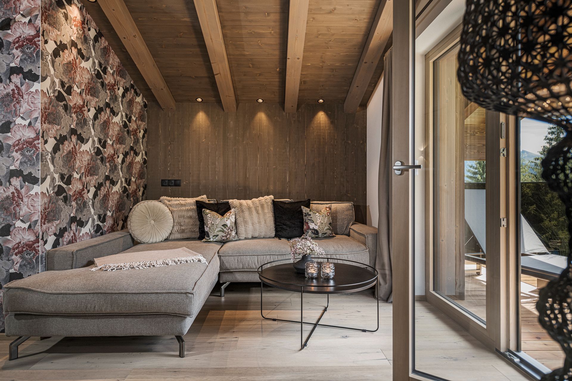 Wohnbereich in der Suite Mountain View im Hotel Bergkristall Hippach
