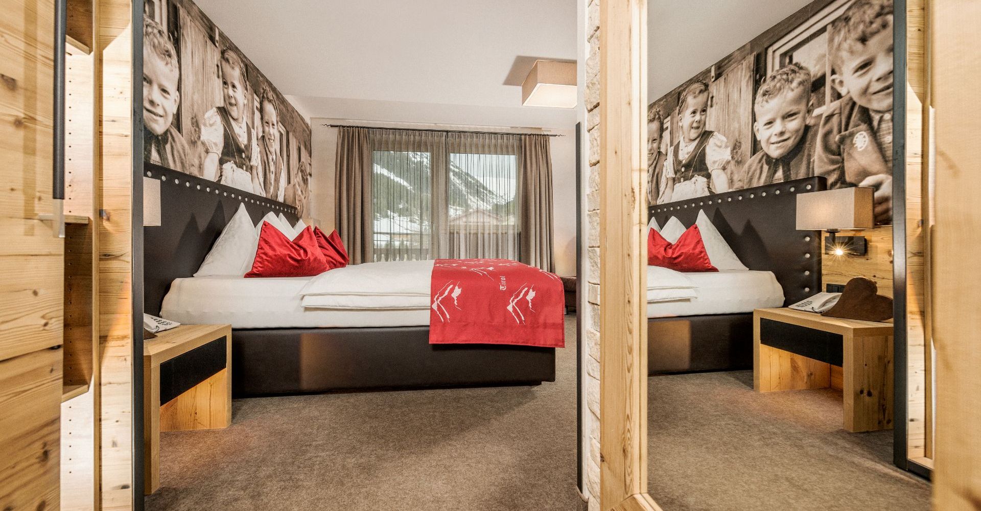 Doppelbett im Doppelzimmer Tirol im Hotel Bergkristall Hippach