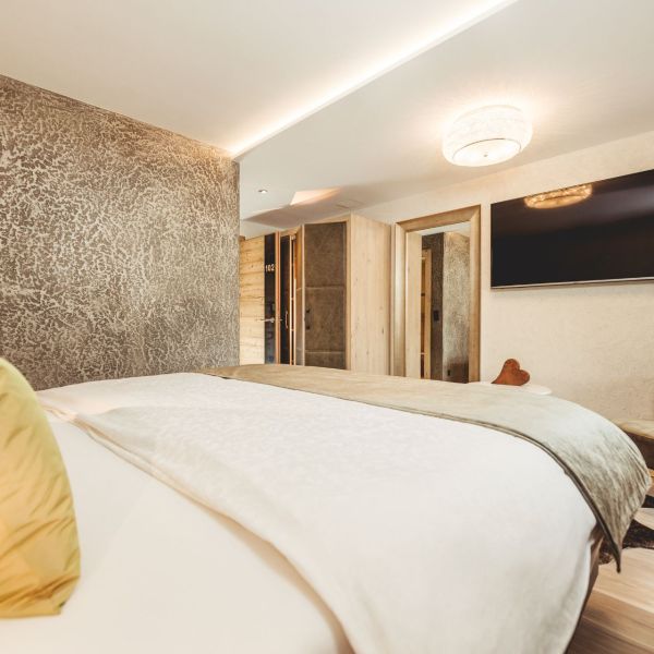 Doppelbett im Doppelzimmer Kristall im Hotel Bergkristall Hippach