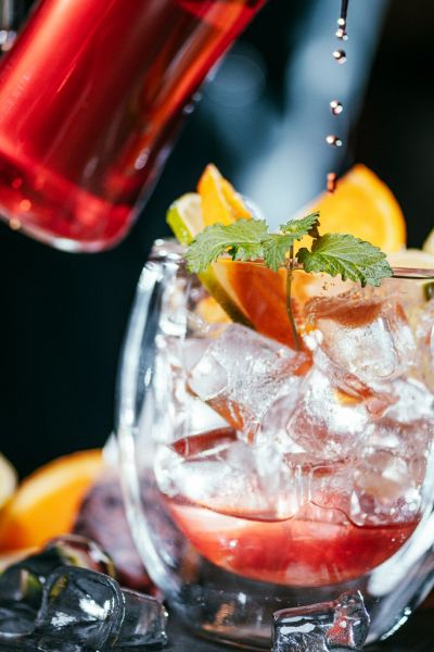 Cocktails an der Hotelbar im Hotel Bergkristall Hippach