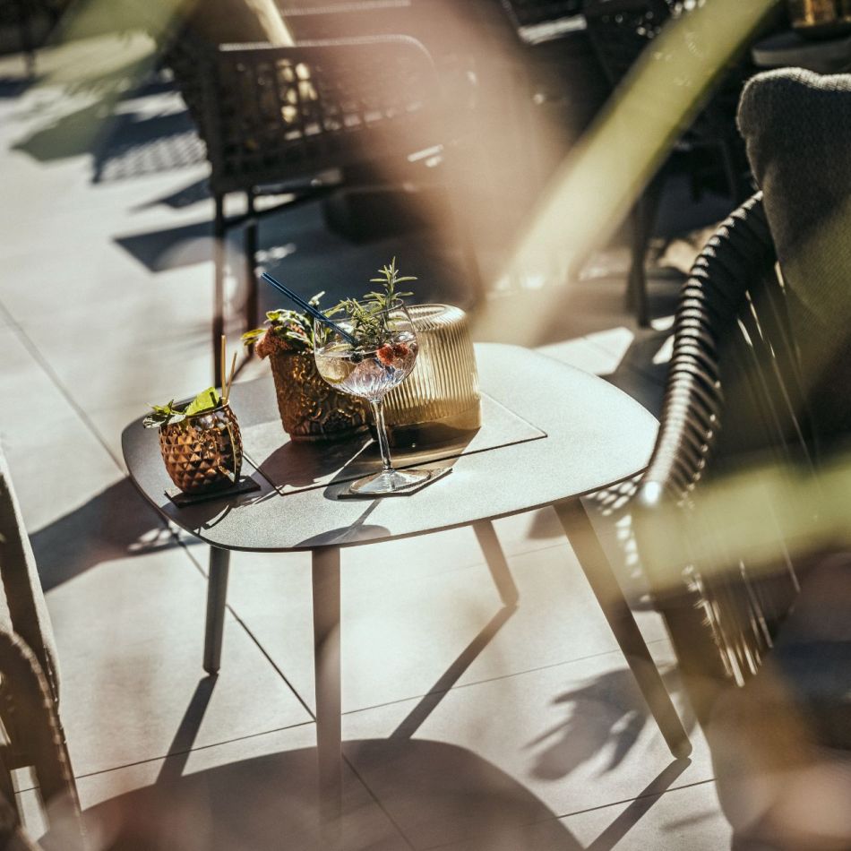 Drinks auf der Sonnen-Terrasse im Hotel Bergkristall Hippach
