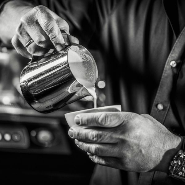 Cappuccino an der Hotelbar im Hotel Bergkristall Hippach
