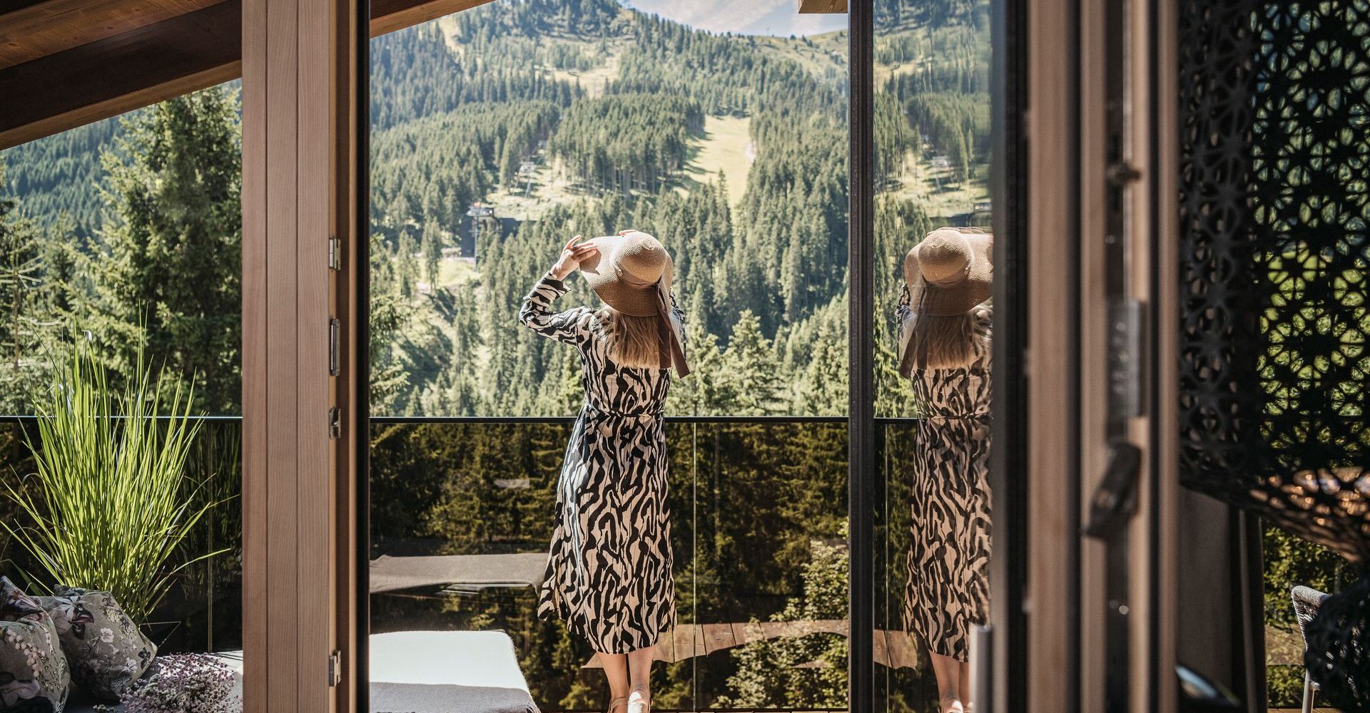 Wohnbereich in der Suite Mountain View im Hotel Bergkristall Hippach