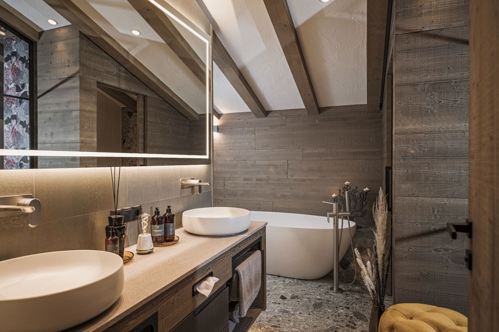 Badezimmer in der Suite Mountain View im Hotel Bergkristall Hippach