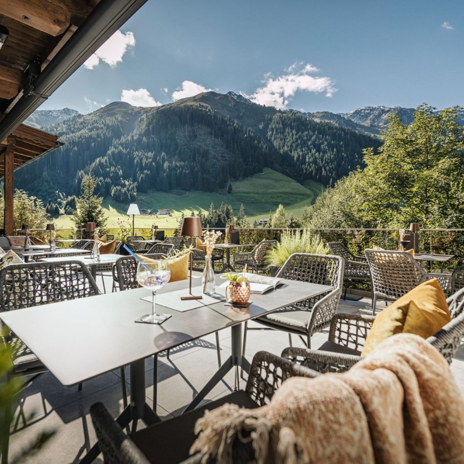 Sonnen-Terrasse im Hotel Bergkristall Hippach