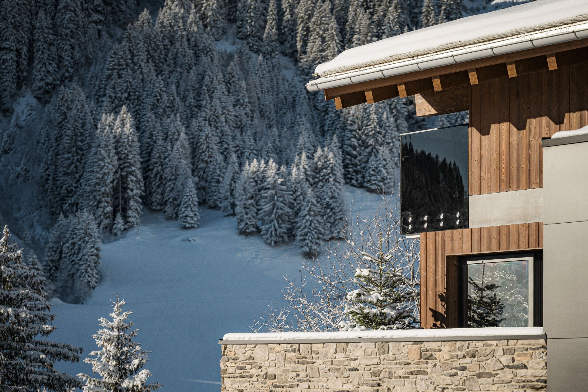 Aussenansicht im Winter der Suite Mountain View im Hotel Bergkristall Hippach