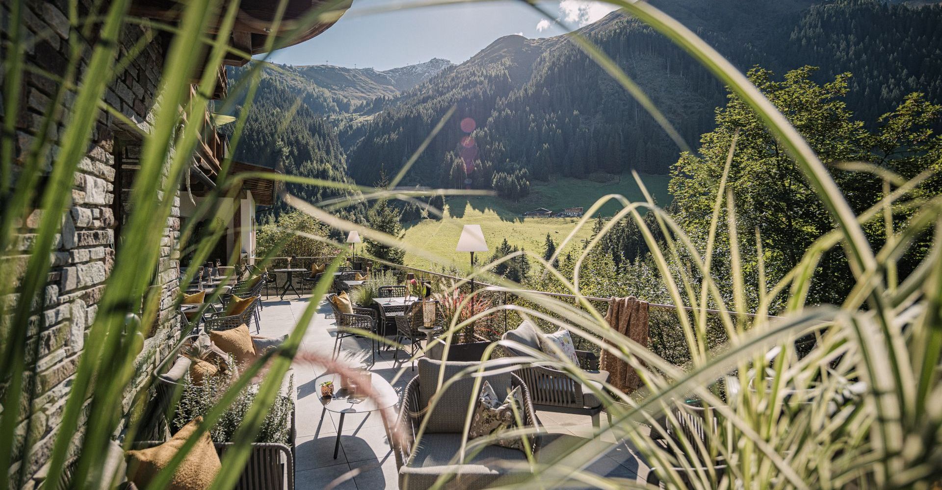 Sonnen-Terrasse im Hotel Bergkristall Hippach