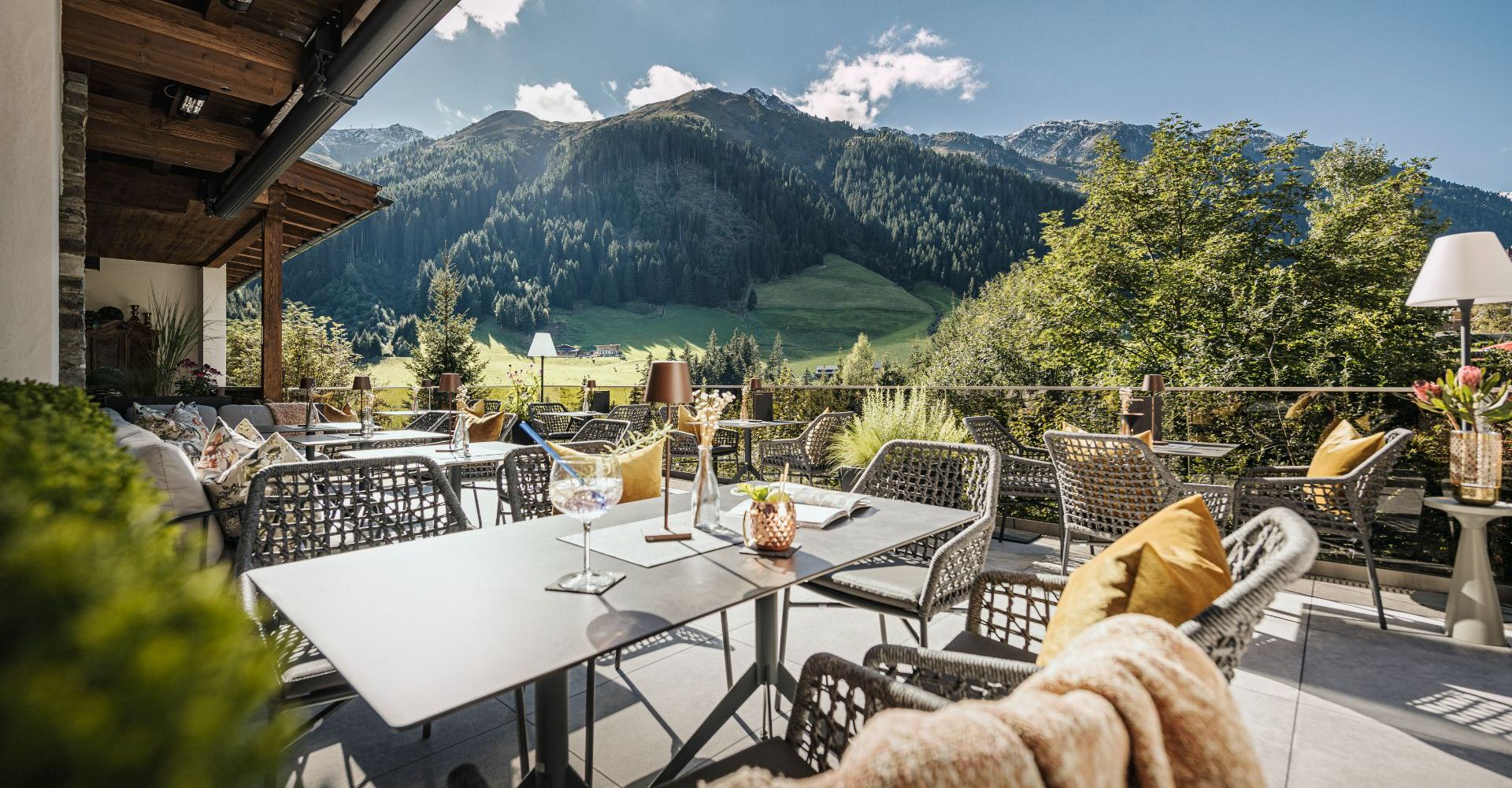 Sonnen-Terrasse im Hotel Bergkristall Hippach